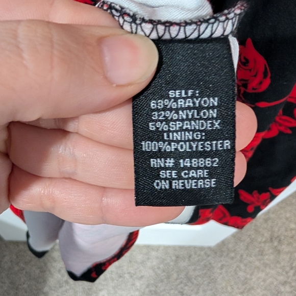 Torrid Black with Red Roses Sleeveless High-Neck Skater Dress in Size 18 - Picture 9 of 10